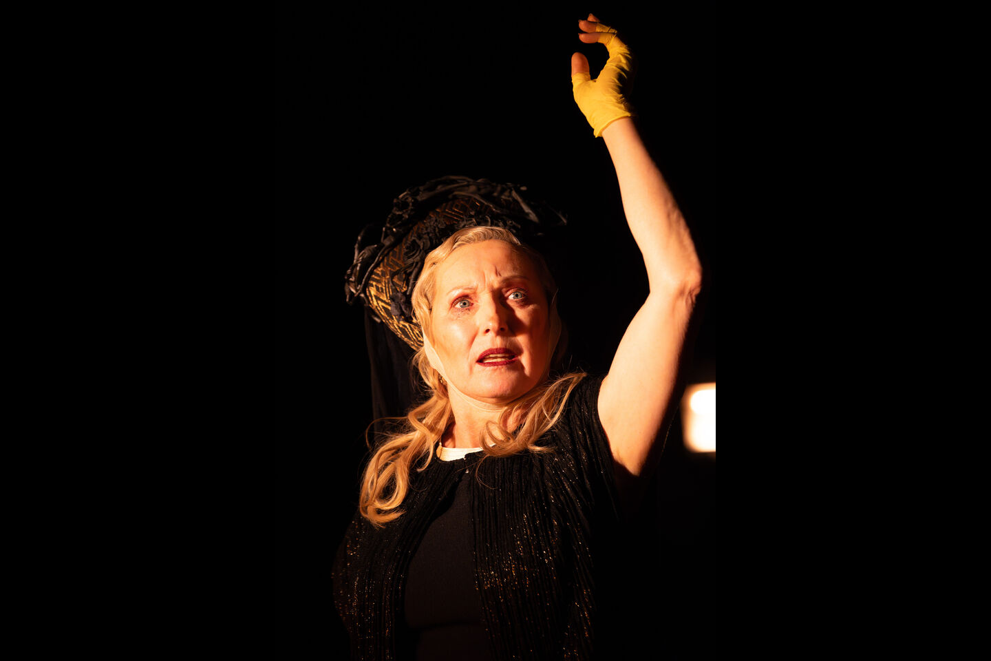 TESLA, DIE SPREE UND DER KIRSCHGARTEN